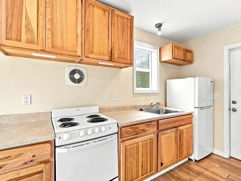 6044 SE Henderson St #B — Photo 4