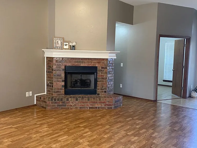 629 Loyd Ln — Photo 5