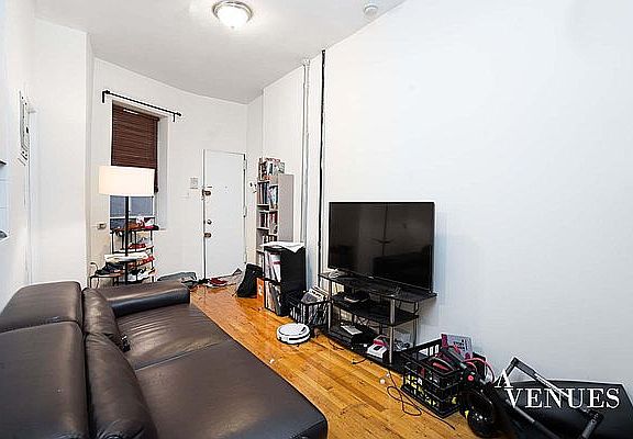 2nd image of 519 E 11th St #2B