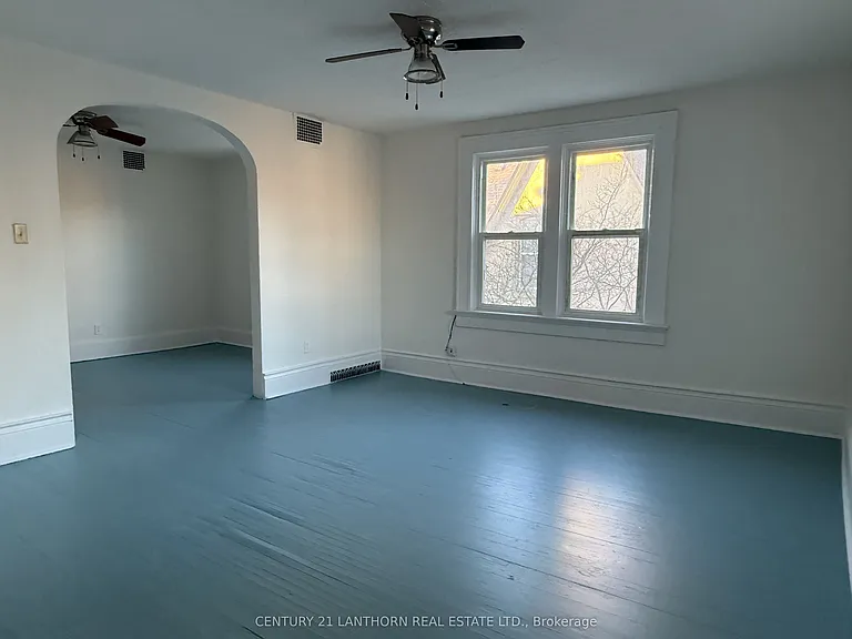 47 King St #4 — Photo 4