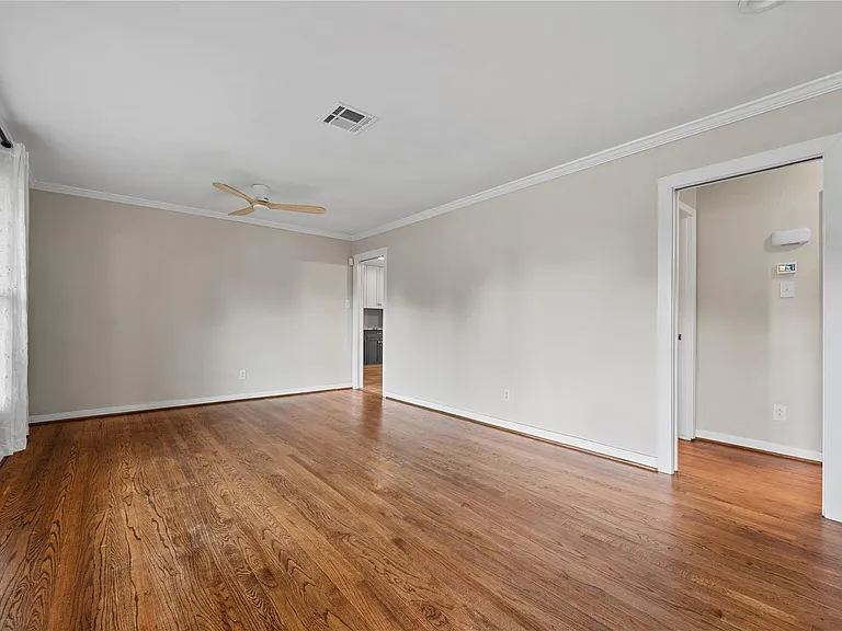 2210 Nina Lee Ln — Photo 3