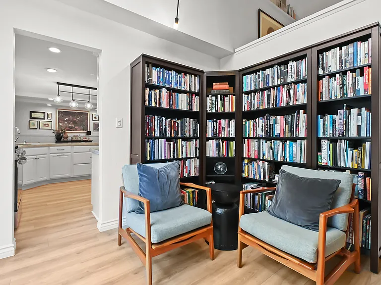6075 Charae St — Photo 7