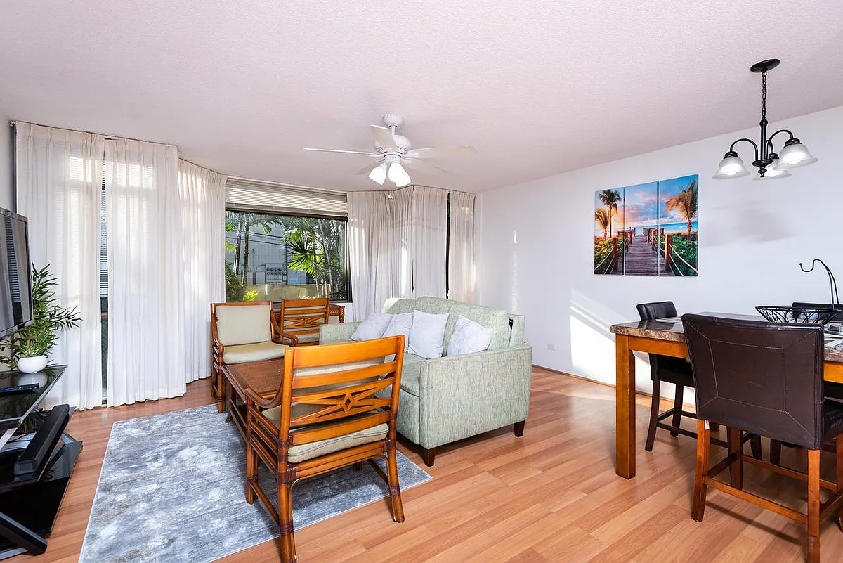 Living/Dining room - 1442 Lusitana St
