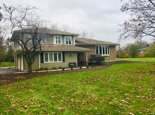 84 Flint Dr, Lake Barrington, IL 60010