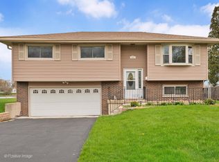 485 Inca Blvd, Carol Stream, IL 60188