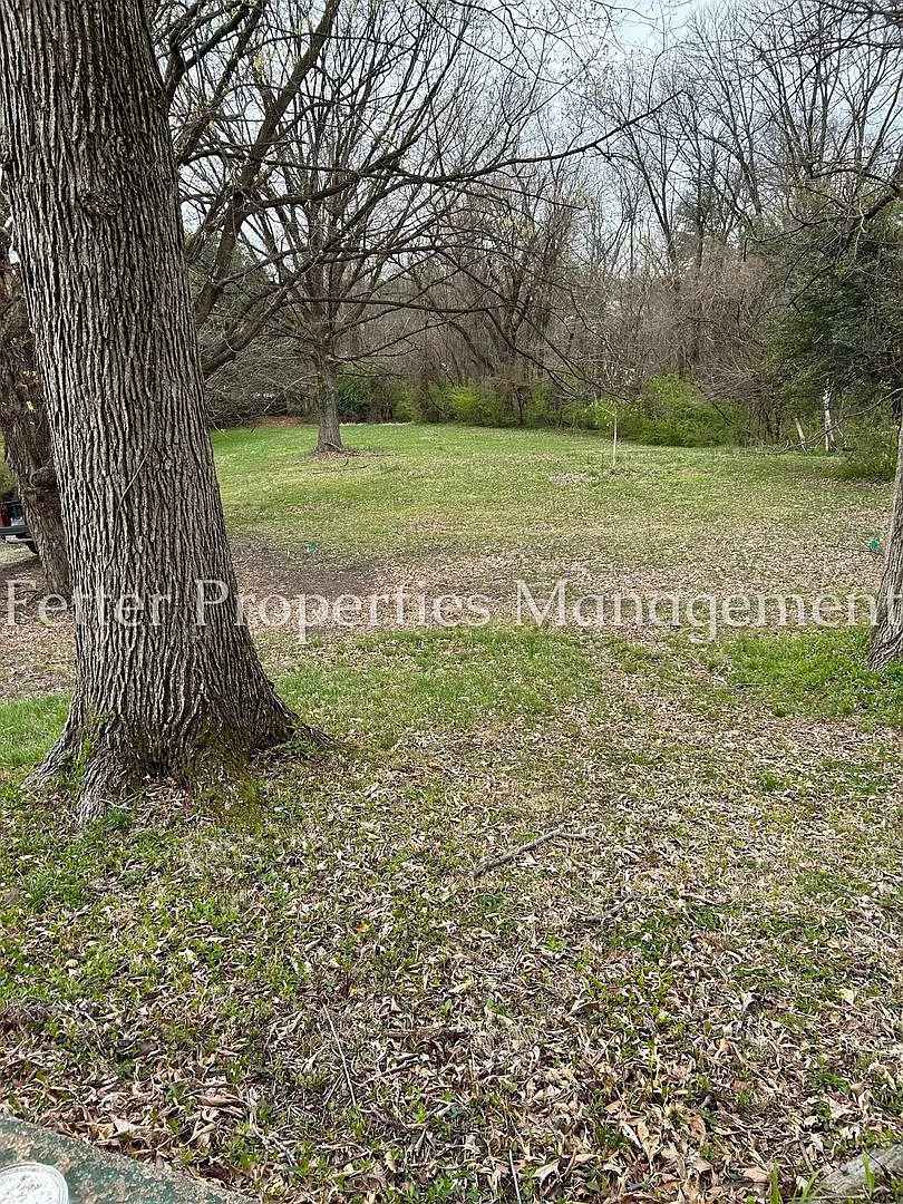 Large North Side Home — Photo 4