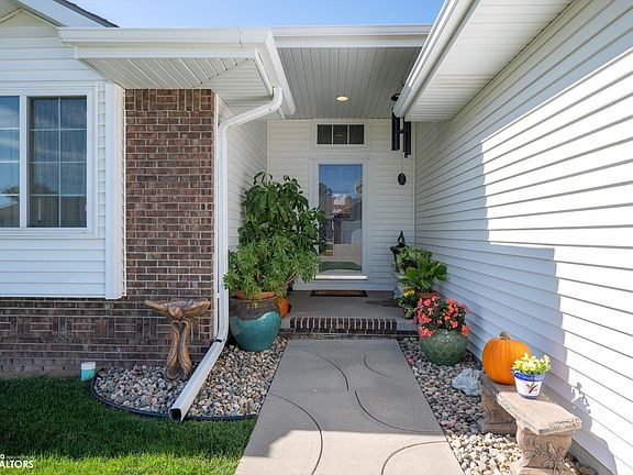 2nd image of 112 Willow Cir