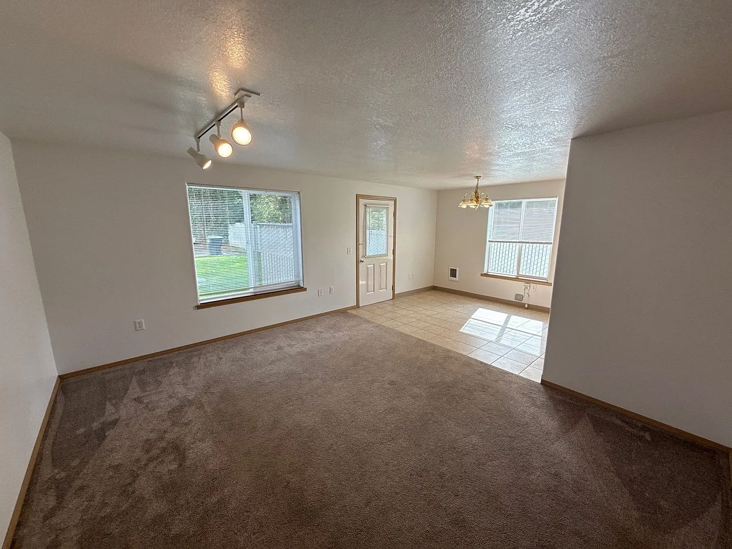 2 bed, 2.0 bath, 1049 sqft, $1,495 — Photo 2