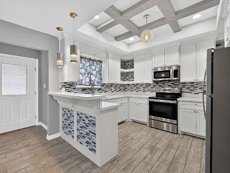1315 Middle St — Photo 4