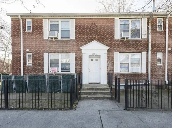 19214 Station Rd, Flushing, NY 11358