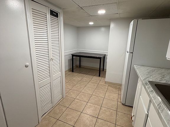 4th image of 1221 Hillside Pl #G