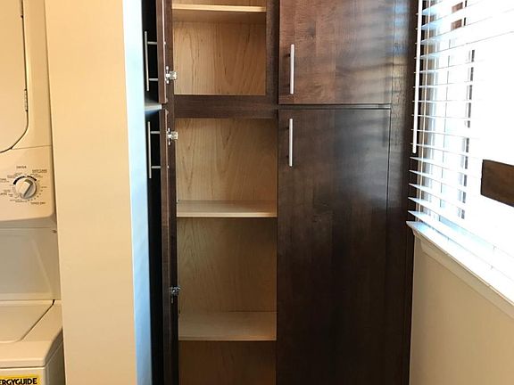 2nd image of 1426 Elkgrove Cir APT 1