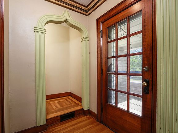 005-Foyer-4293948-medium