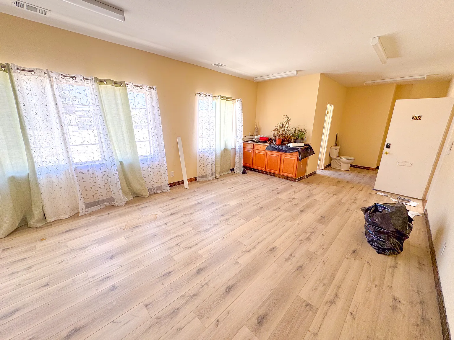 Studio, 400 sqft, $1,400 — Photo 2