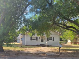 610 Williams Ave, Cleburne, TX 76033