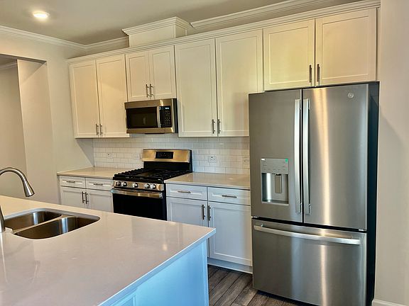 4th image of 1009 Belloak Way