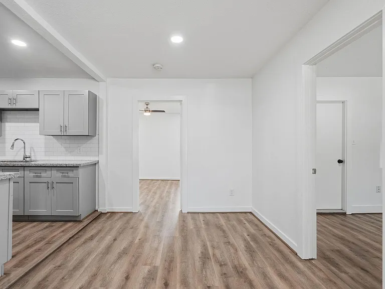 5962 Ridgeway Dr — Photo 5