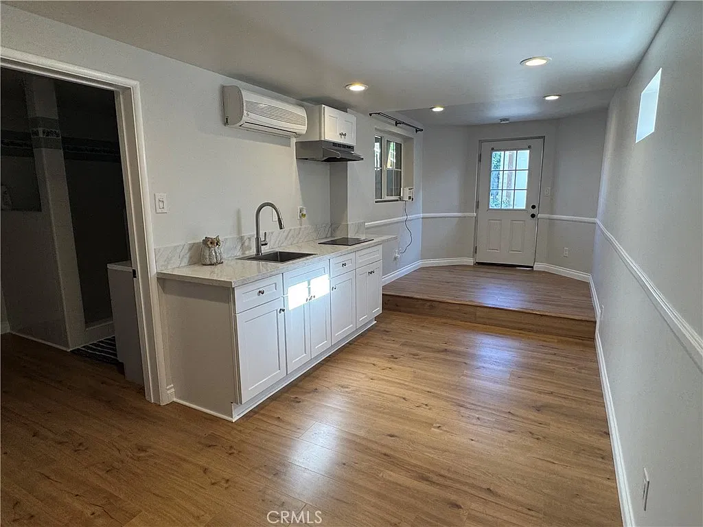 1 bed, 400 sqft, $1,950 — Photo 4
