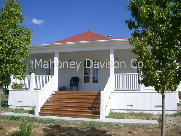 1061 Chapman Ln, Petaluma, CA 94952