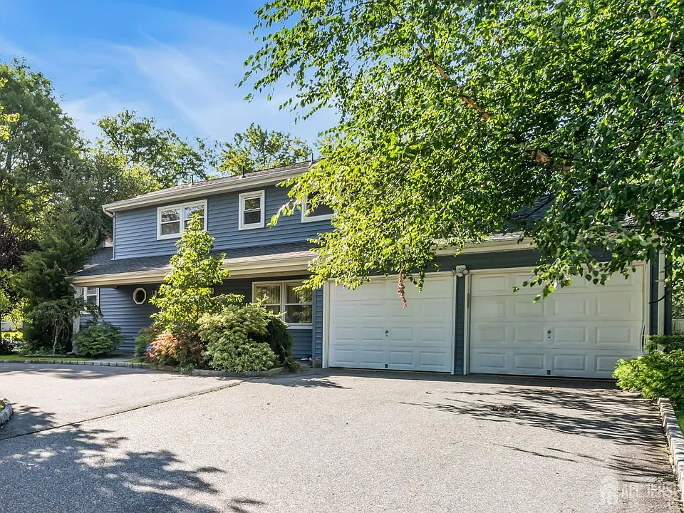 43 Jonathan Dr