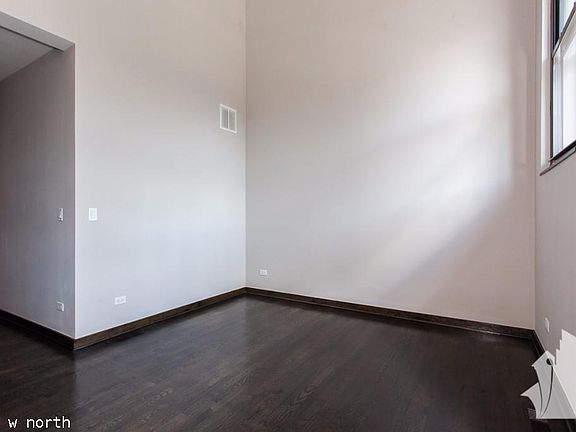 3rd image of 2152 W North Ave #1125