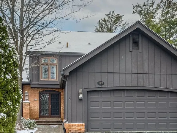 1881 Pine Ridge Ln, Bloomfield Hills, MI 48302