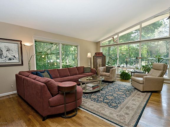2nd image of 2757 Eastway Dr