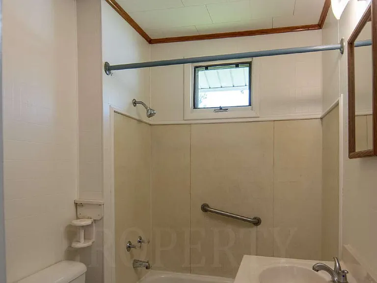 1318 W 6th St — Photo 4