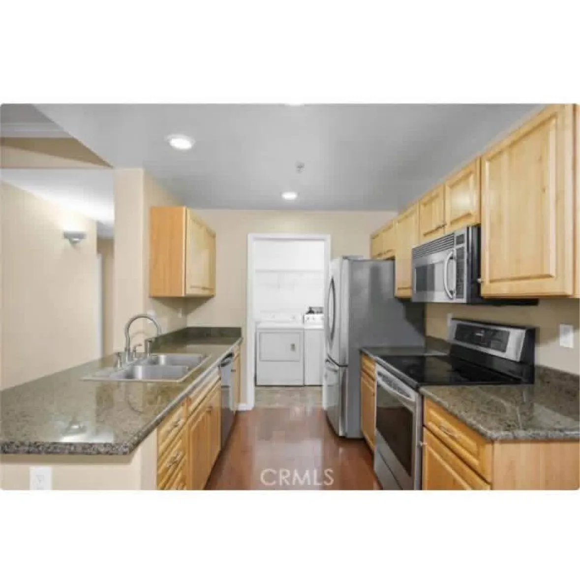 2 bed, 1000 sqft, $2,200 — Photo 2