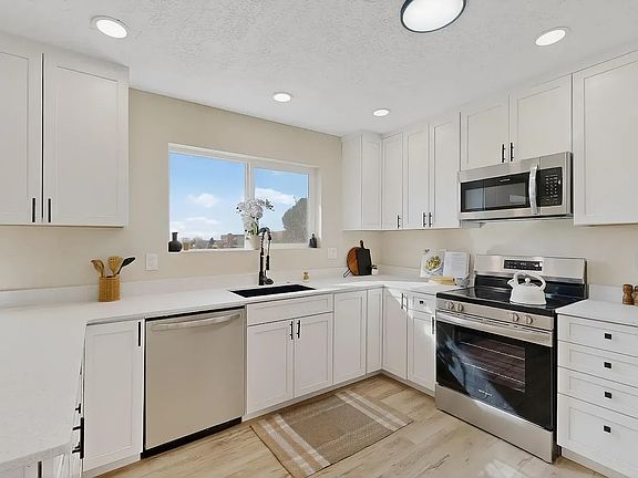 5th image of 3100 15th Ave SE