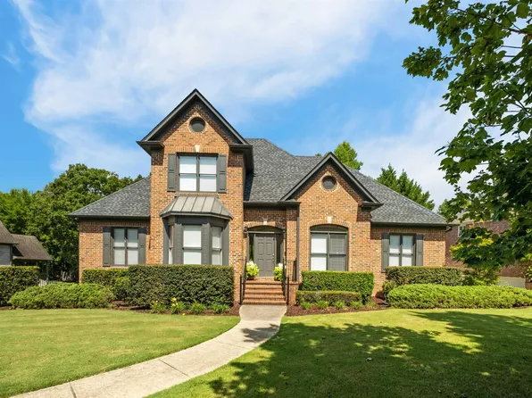 1054 Lake Colony Ln, Vestavia, AL 35242
