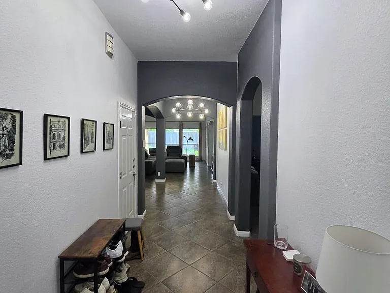 720 Abbeyglen Castle Dr — Photo 4