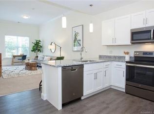 3 Murthas Way #323, Granby, CT 06035