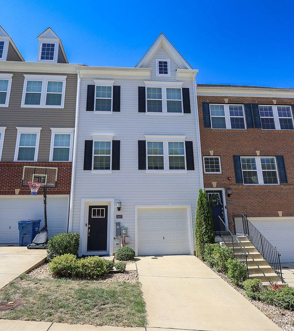 3 bed, 4.0 bath, 2160 sqft, $2,750 — Photo 1