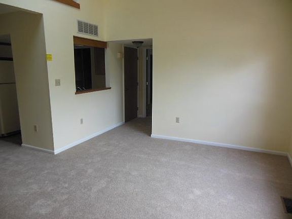 4th image of 164 Candle Ct