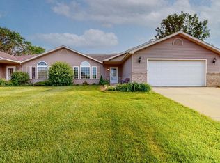 4503 Meadow Lakes Dr NW, Rochester, MN 55901