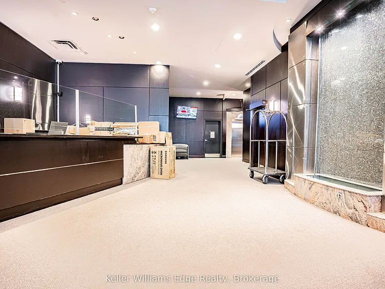 30 Grand Trunk Cres W #2001 — Photo 38