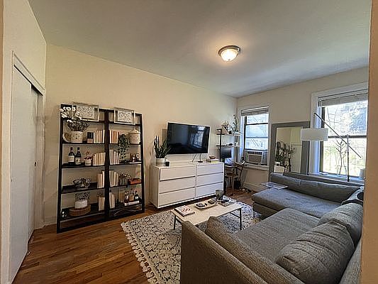 2nd image of 106 Thompson St APT 3