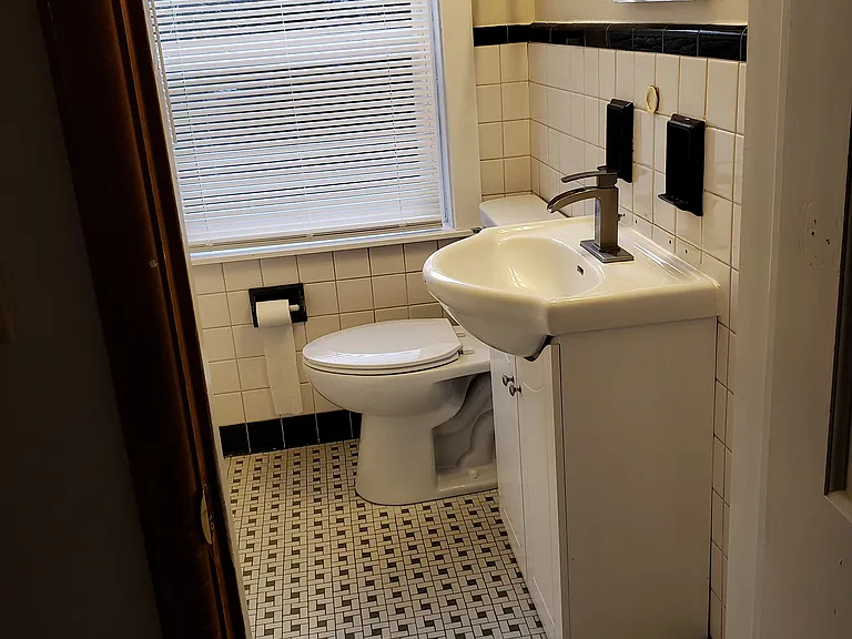 827 Beach Ave — Photo 11