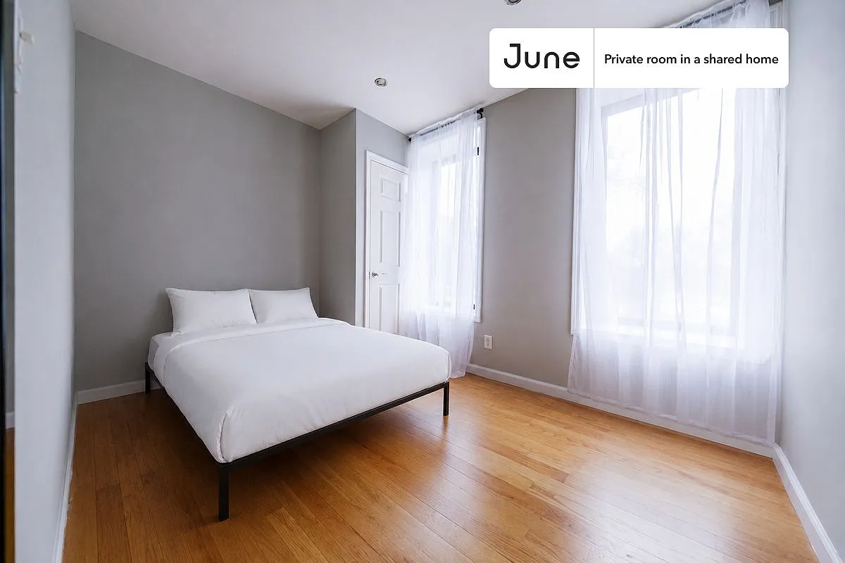 Full bedroom in 4 bed/2 bath home in Upper West Side #1827 C — Photo 1
