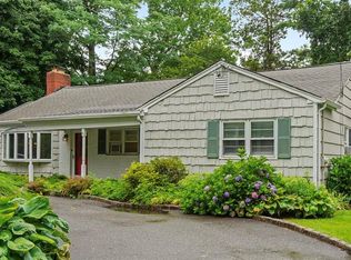 75 Cove Rd, Huntington, NY 11743