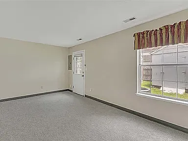 2102 Victoria Ct — Photo 19