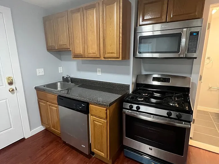 40 Walnut — Photo 3
