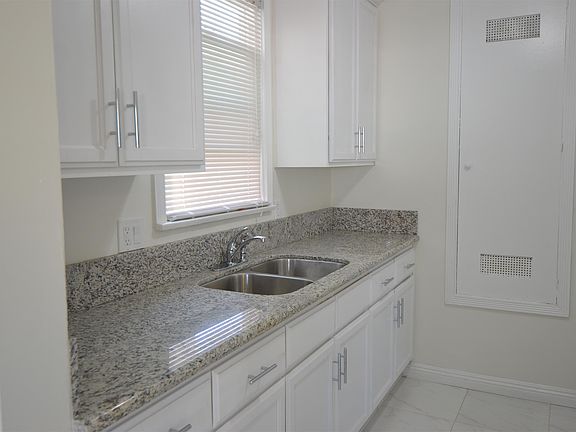 4th image of 2124 E Bermuda St APT C