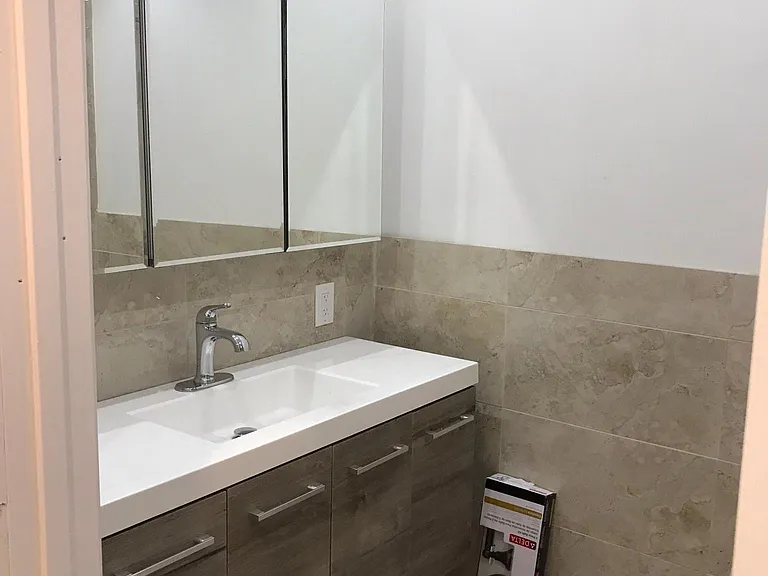 1123 S Cloverdale Ave — Photo 3