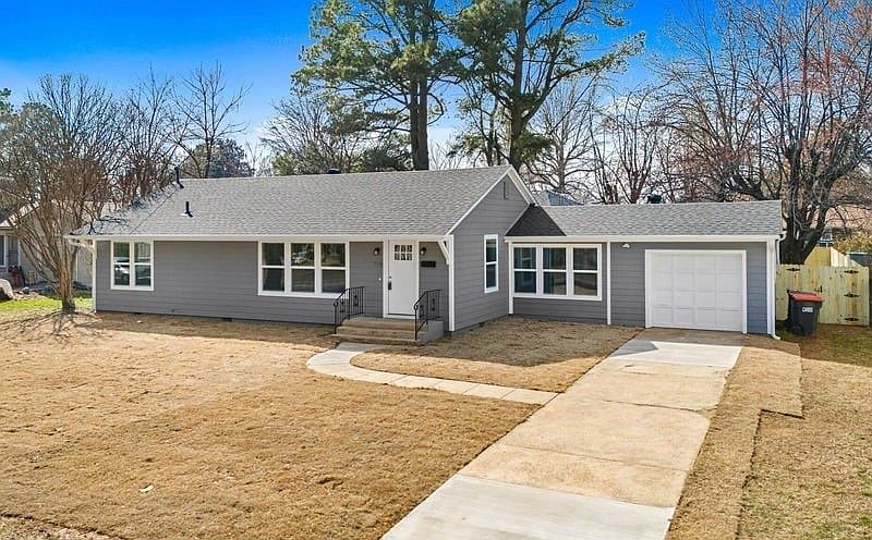 1st image of 718 Maple Dr