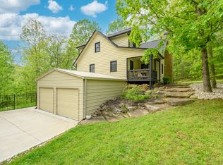 426 Ridgeview Ln, Nashville, IN 47448