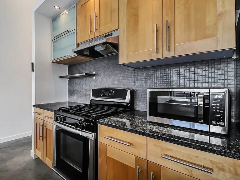 2514 Abercorn St #205 — Photo 24