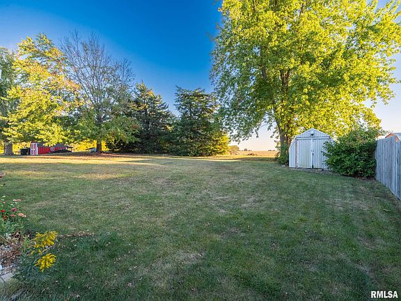 5th image of 320 Oakwood Cir