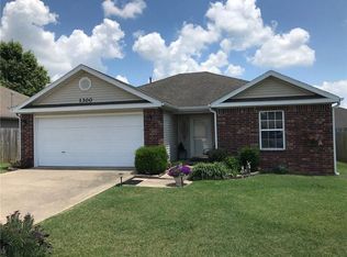 1300 Sunrise Cir, Siloam Springs, AR 72761